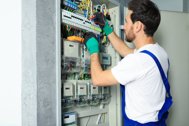 Best Emergency Electrical Repair  in Oconomowoc, WI